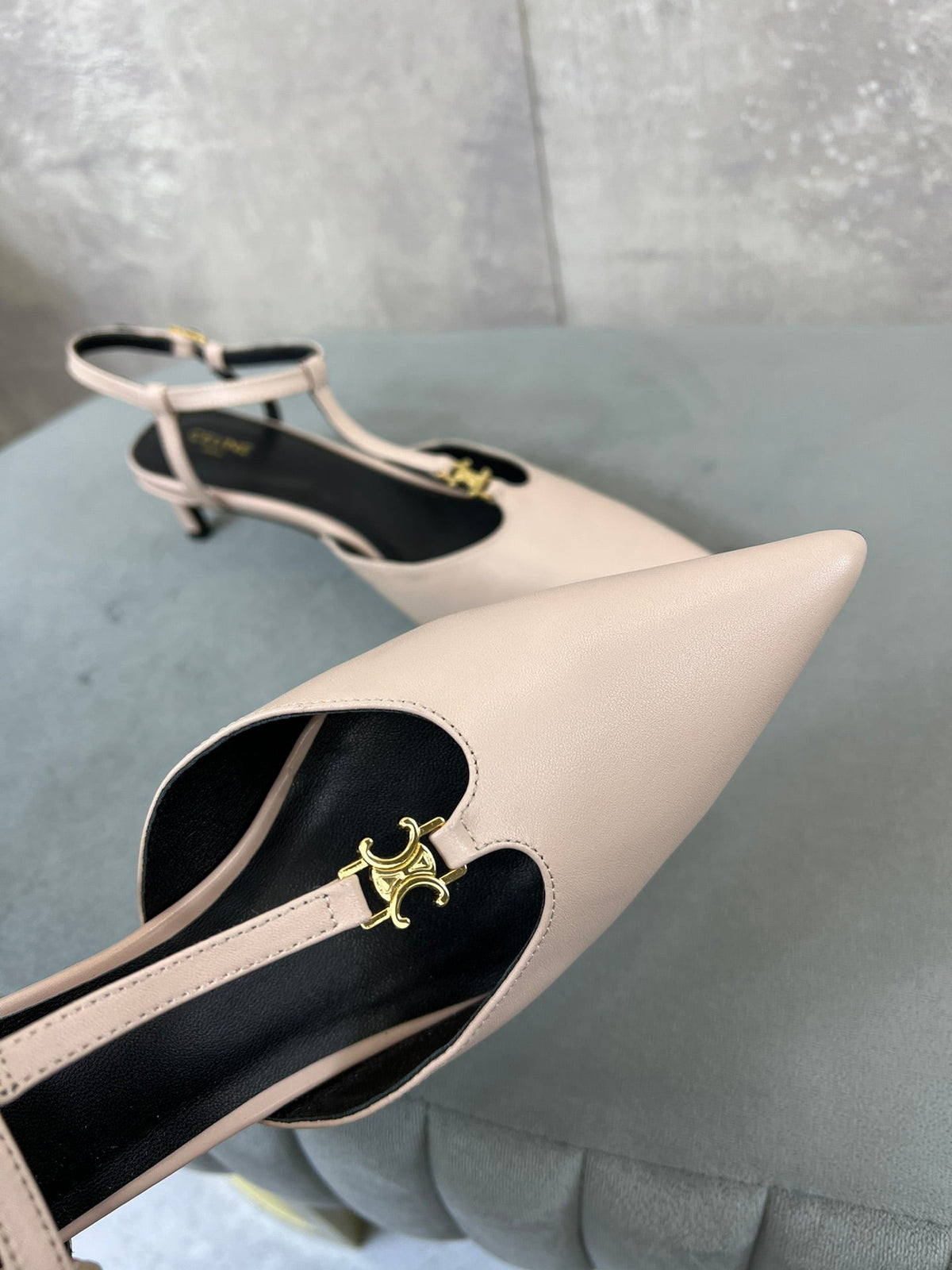 cl kitten t-bar 45 light pink black calfskin