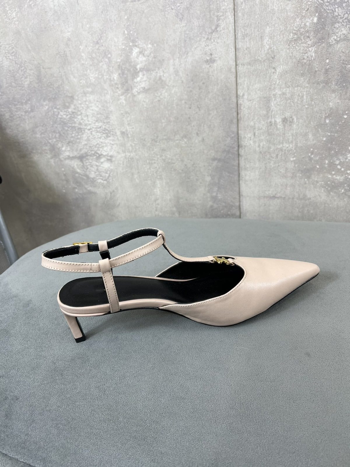 cl kitten t-bar 45 light pink black calfskin