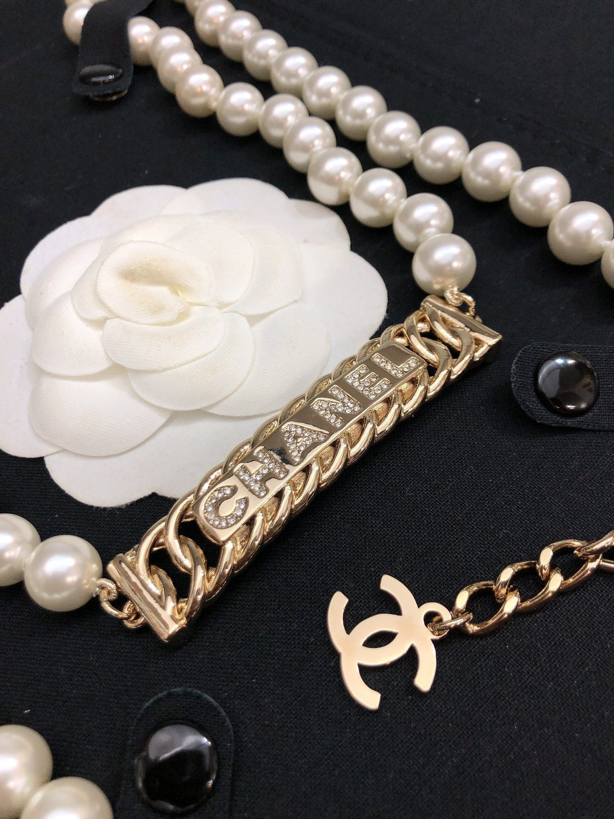 CHANEL 25S CHAIN BELT IN WHITE PEARL 615991