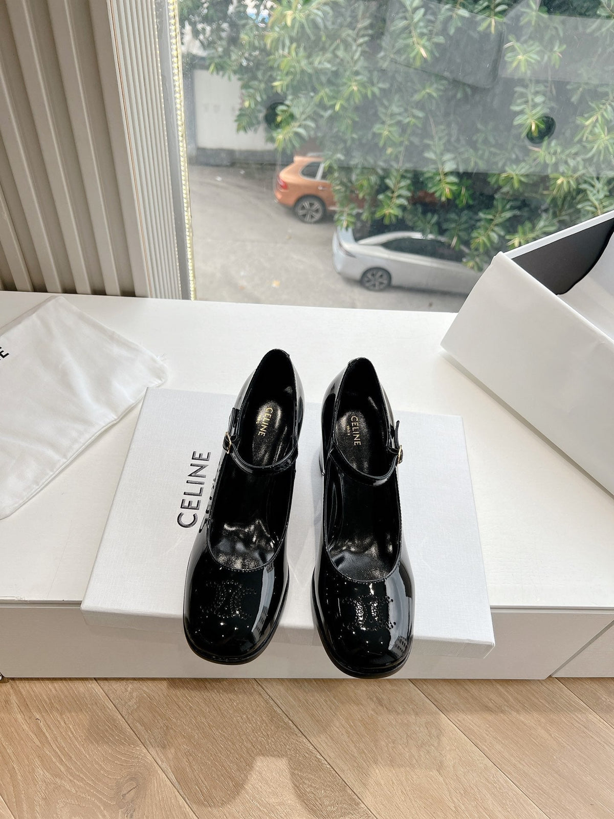 HIGH MARY JANE SHOES IN BLACK PATENT CALFSKIN