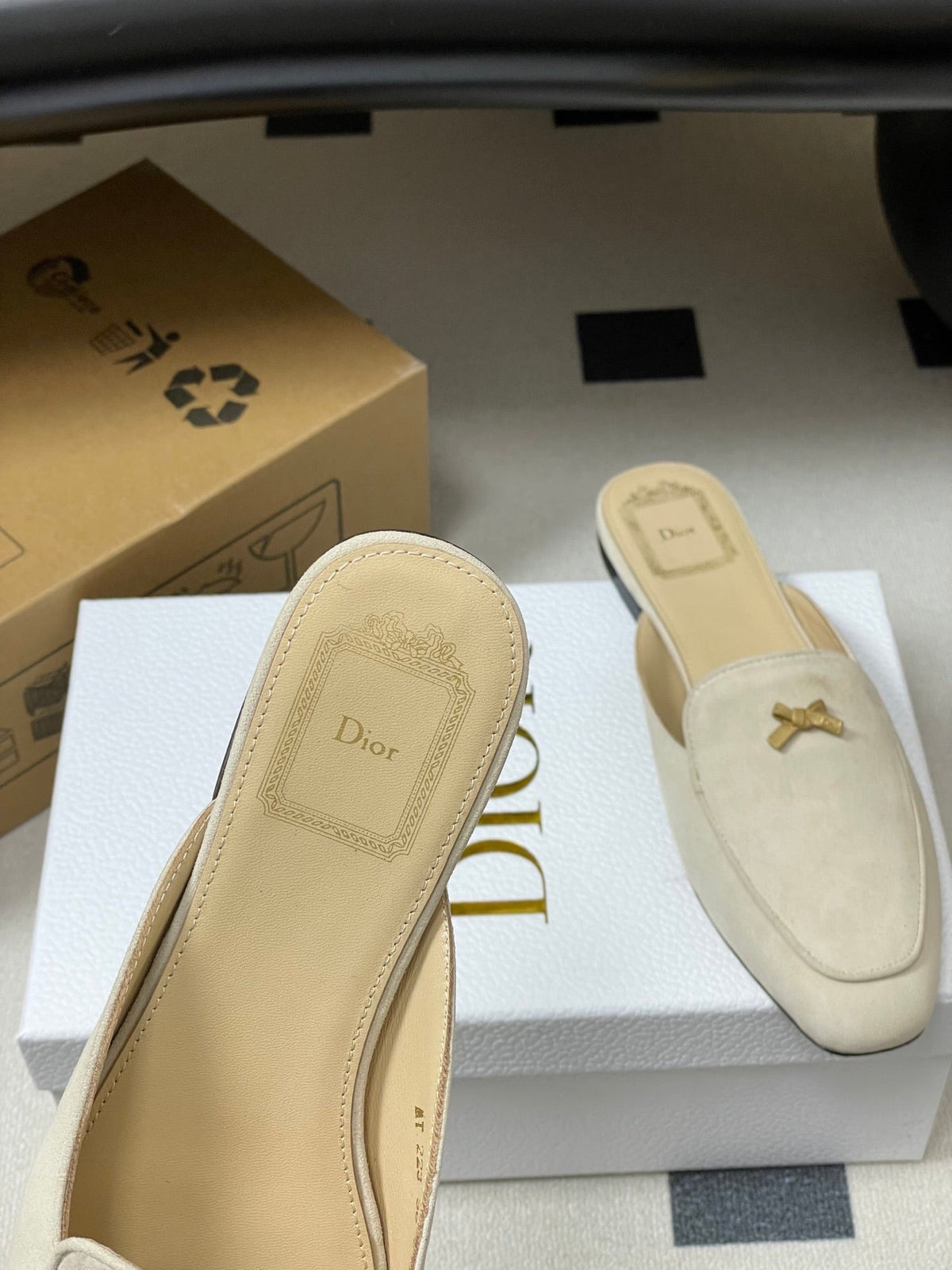 CD 26 Baby Bow Flat Mule Rope Beige Cowhide Sheepskin Suede 632594