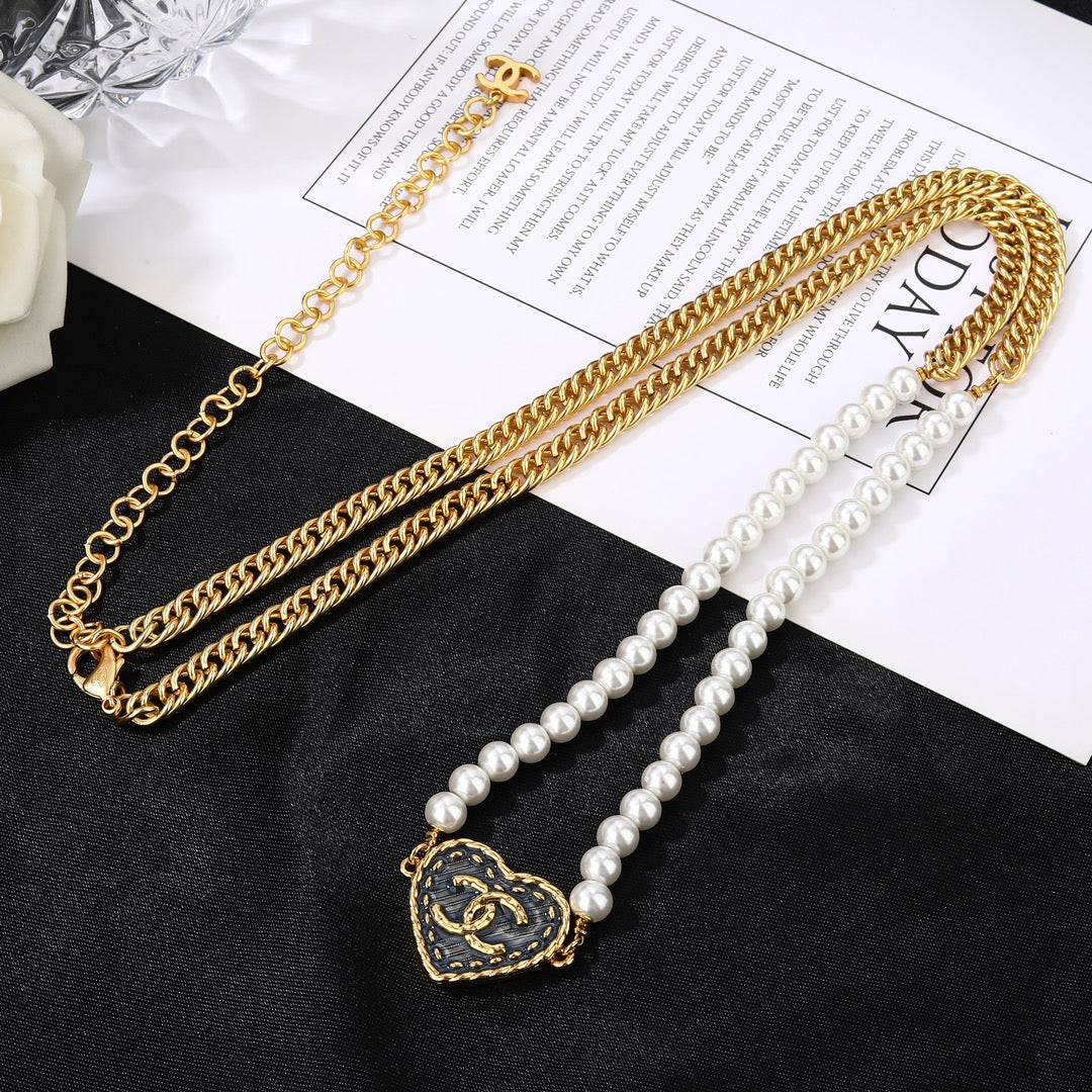 CHANEL 25S CHAIN BELT IN WHITE PEARL 614479