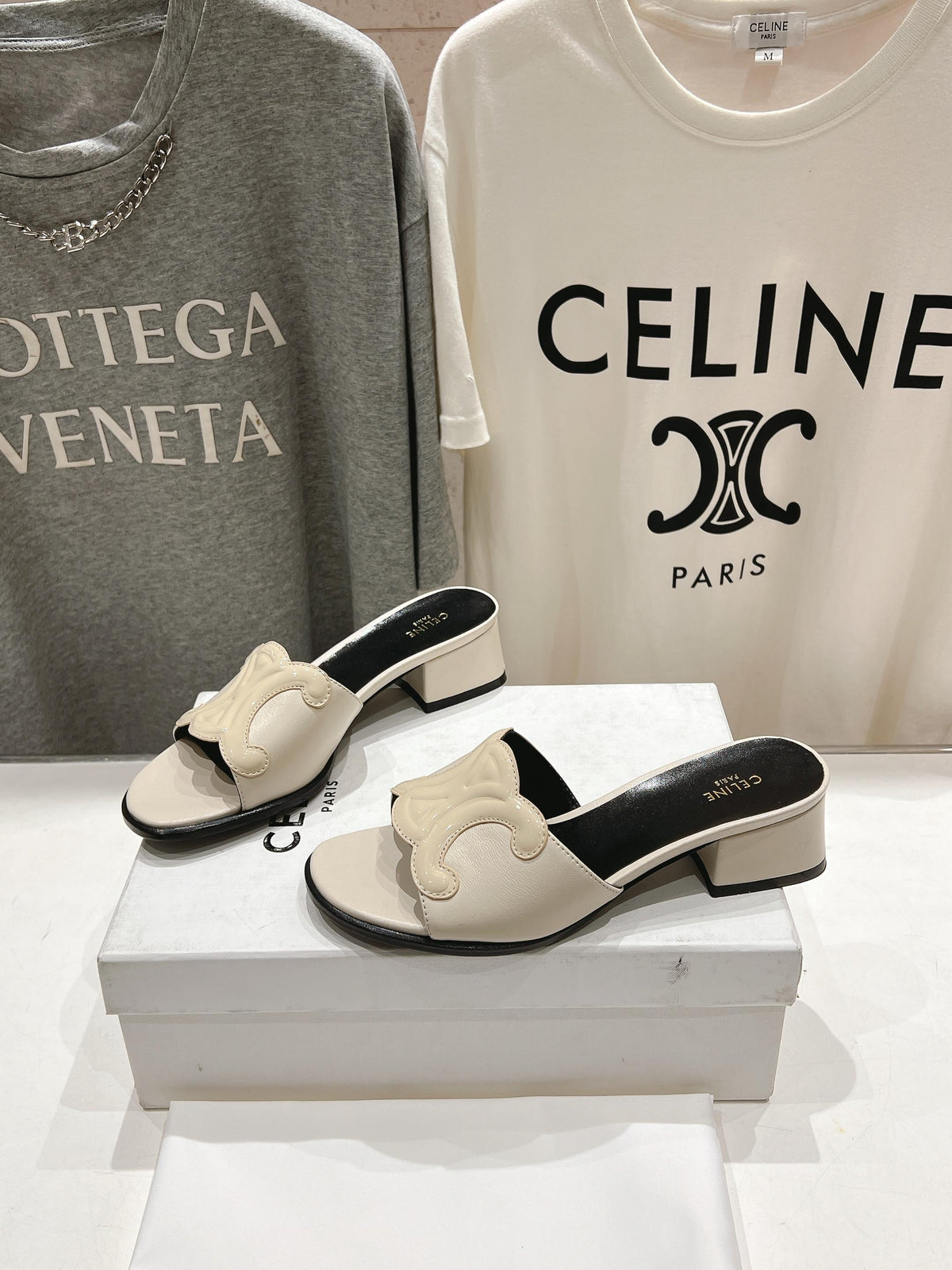 CELINE 25C CLEMENCE MULE WHITE SHEEPSKIN 236749