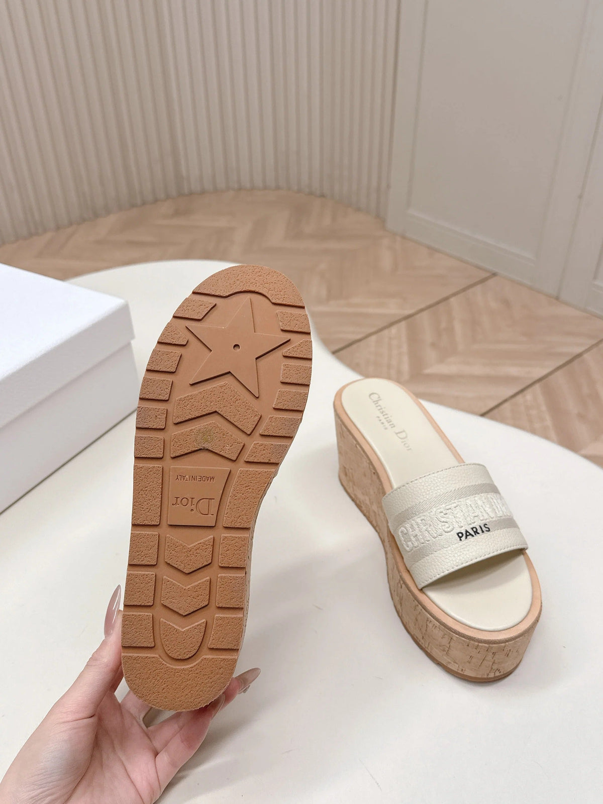 CD 26s Platform Sandals 85 White Cowhide 643777