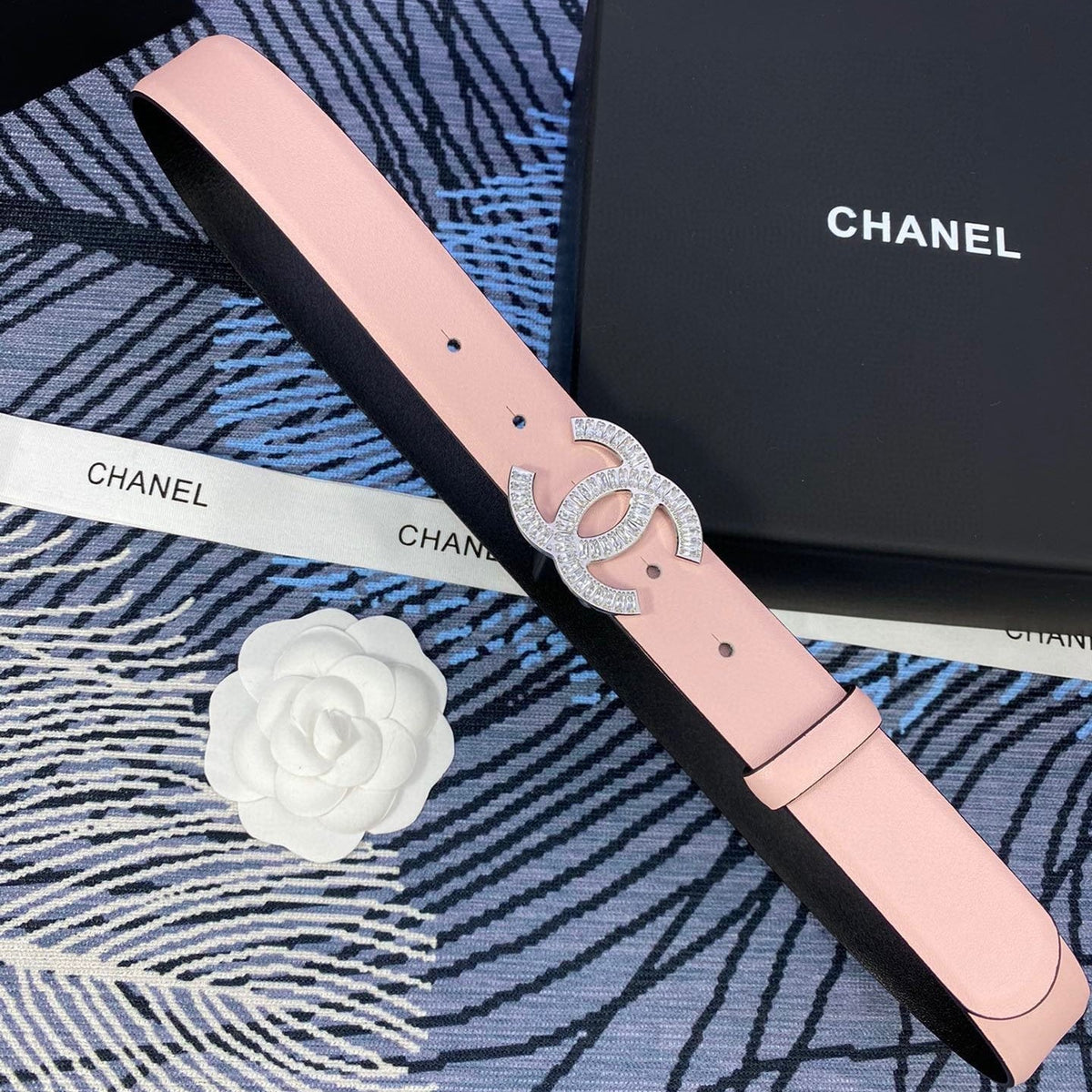 CHANEL 25S BELT 30 MM IN LIGHT PINK CALFSKIN WITH SILVER HARDWARE 615095