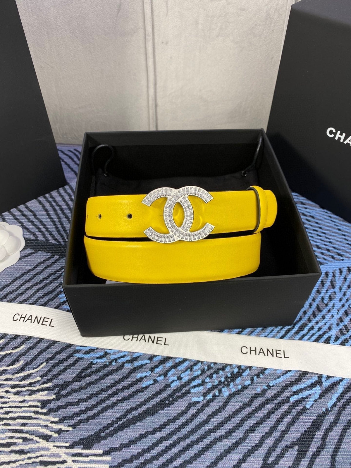 CHANEL 25S BELT 30 MM IN YELLOW CALFSKIN WITH SILVER HARDWARE 615096