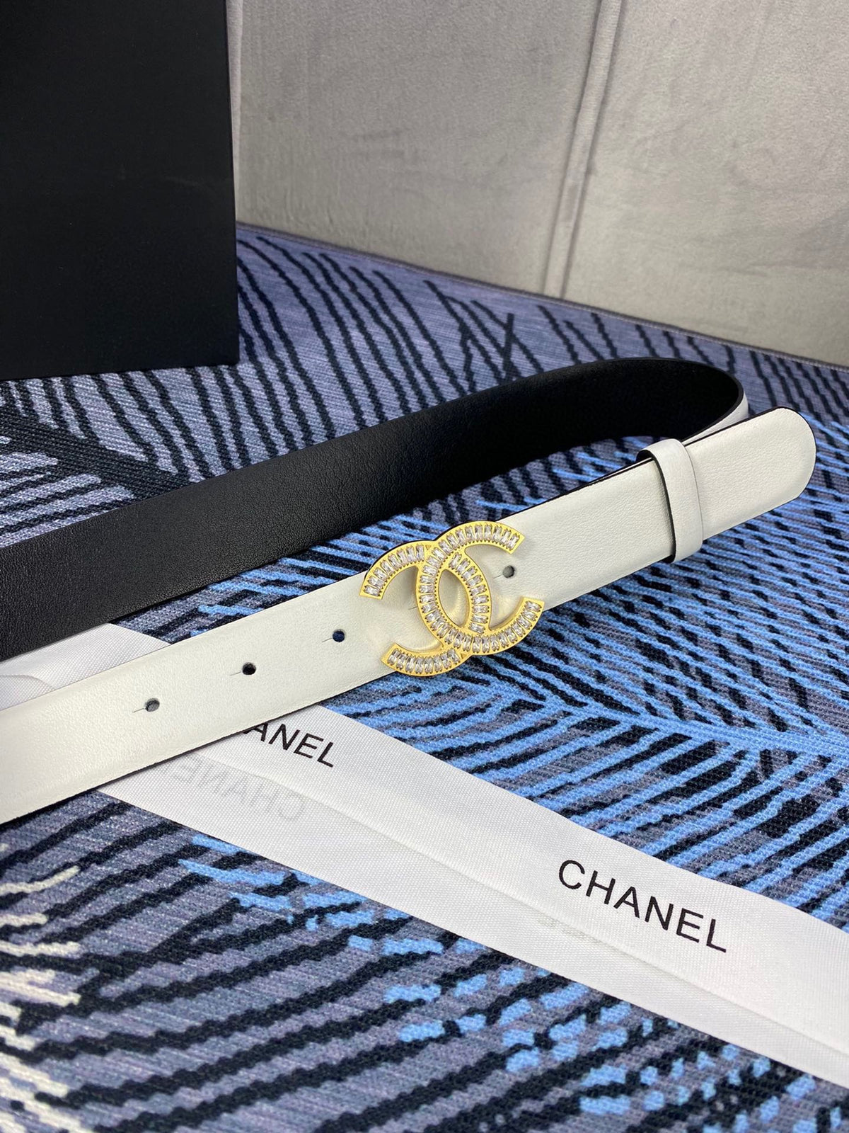 CHANEL 25S BELT 30 MM IN WHITE CALFSKIN WITH GOLD HARDWARE 615098