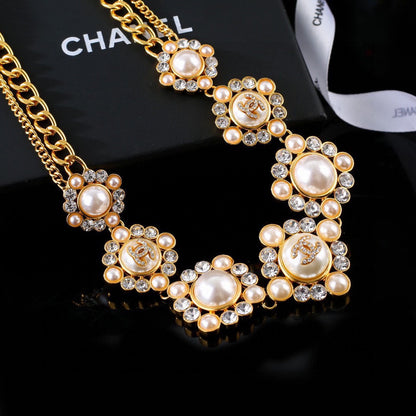 CHANEL 25S CHAIN BELT IN GOLD METALLIC WITH PEARL 614283