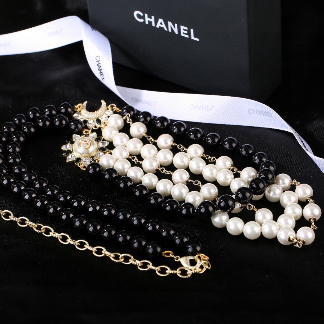 CHANEL 25S CHAIN BELT IN WHITE AND BLACK PEARL 614477