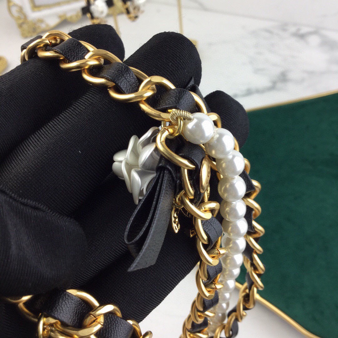 CHANEL 25S CHAIN BELT IN WHITE PEARL AND BLACK CALFSKIN 614403