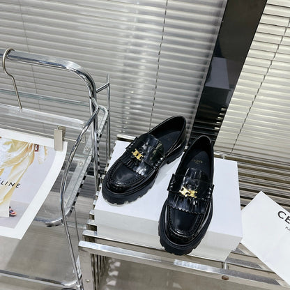 MARGARET CHUNKY LOAFER WITH FRINGES AND TRIOMPHE CHAIN IN POLISHED BULL GLOSSY BLACK