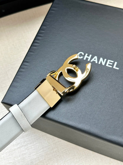 CHANEL 30MM BELT IN WHITE AND BLACK CALFSKIN WITH GOLD HARDWARE