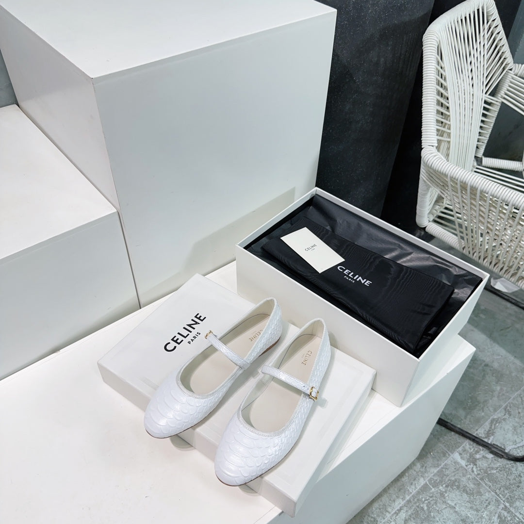 BALLET FLAT IN WHITE EMBOSSED CALFSKIN