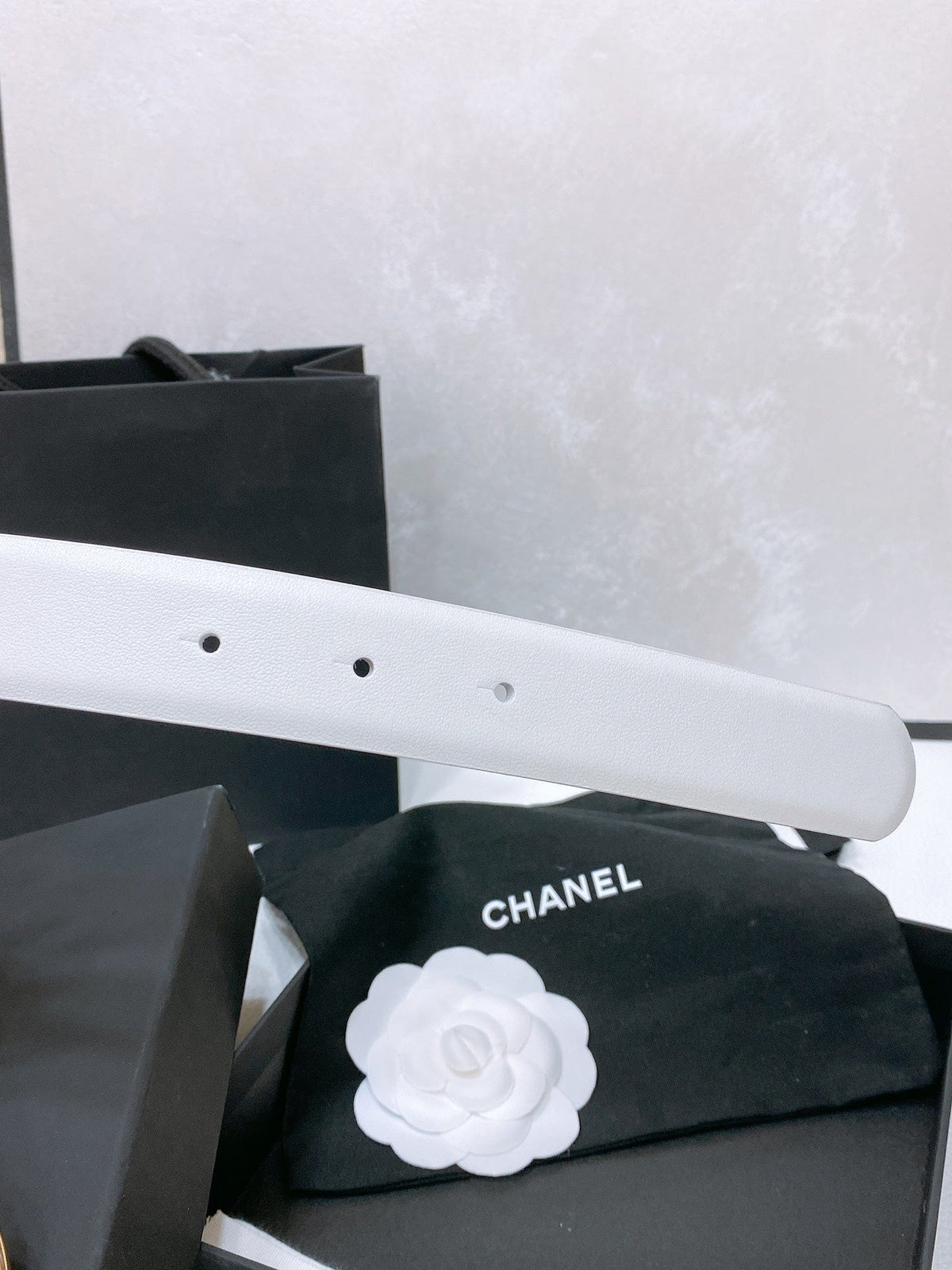 CHANEL 30MM BELT IN WHITE SMOOTH CALFSKIN WHITE MIX BLACK METAL HARDWARE