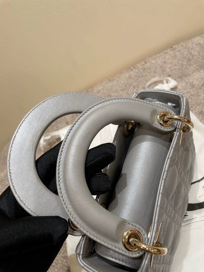 150626-bag-9 Dior three-panel pearlescent gray handbag