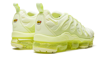 AIR VAPORMAX PLUS WMNS DJ3023 700