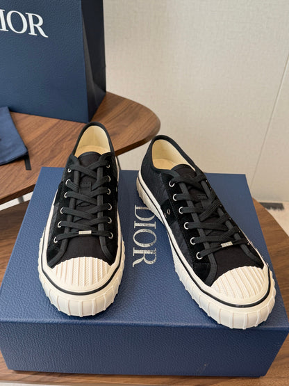 CD 26s Hooper Low-Top Sneaker Black Canvas 940265