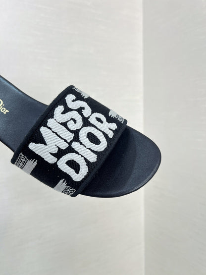 dway slide embroidered black cotton
