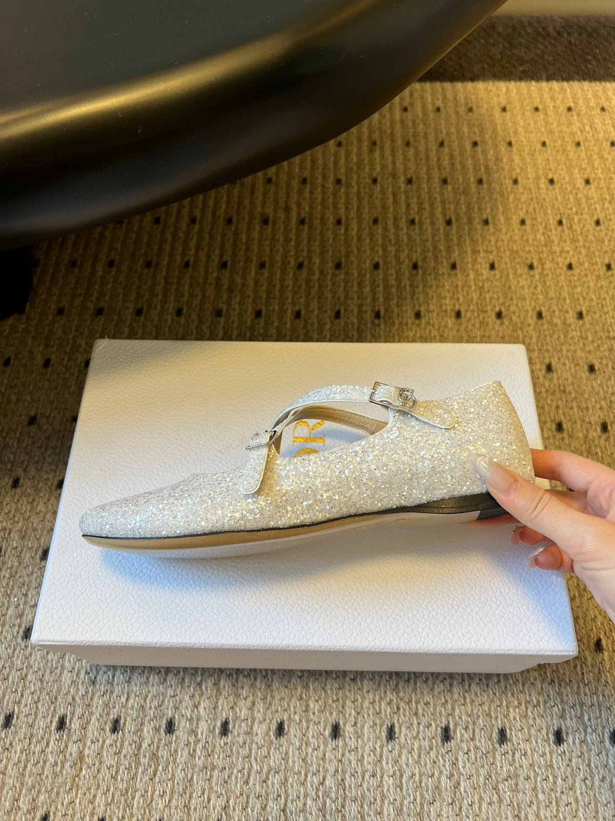 CD 26s New Flat Ballet Flats With Cross Straps White Glitter 622216