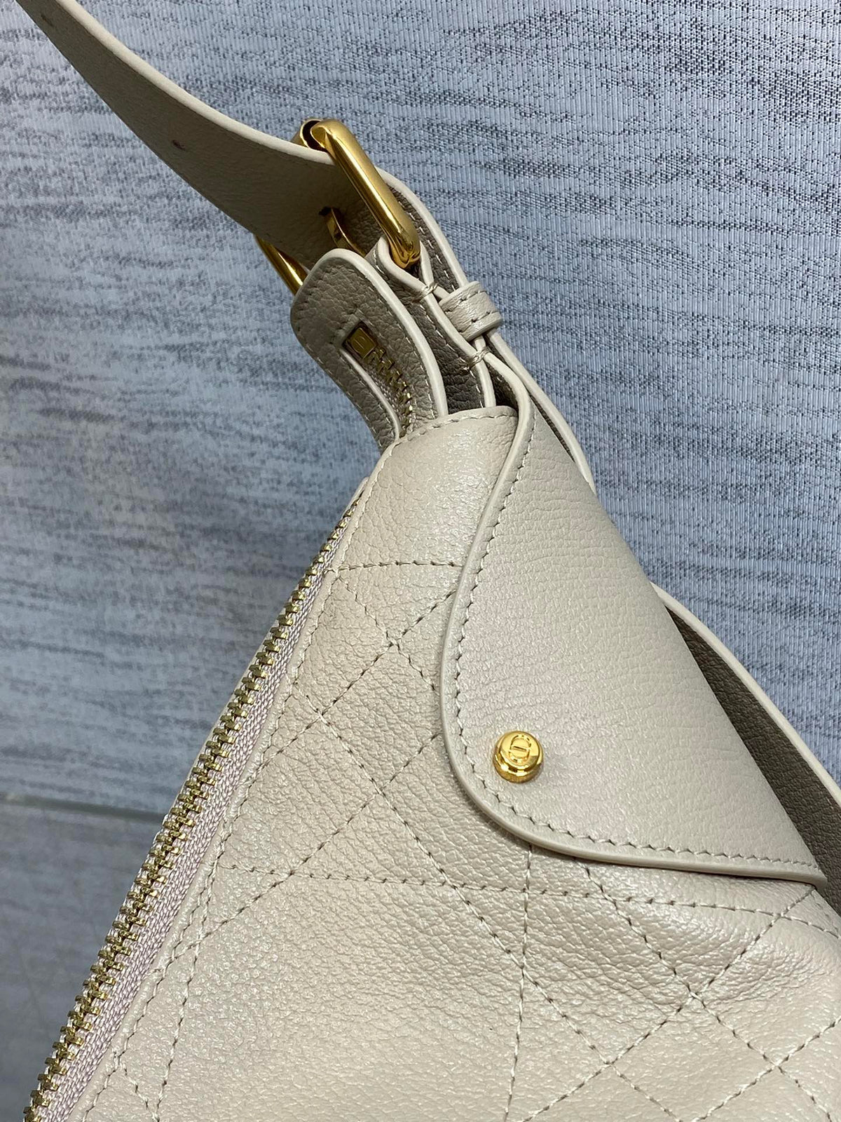 Dior 2025 Voyage Bag 28cm Powder Beige Grained Calfskin 267775