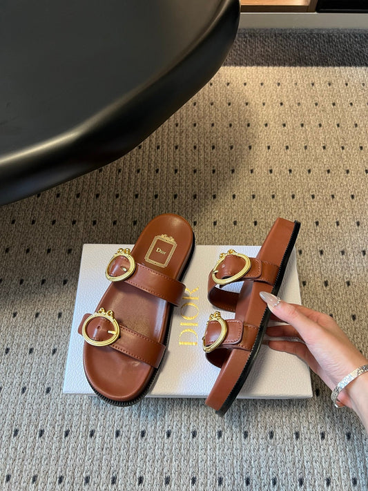 CD 26s Médaillon Buckle Slide Caramel Cowhide 820024