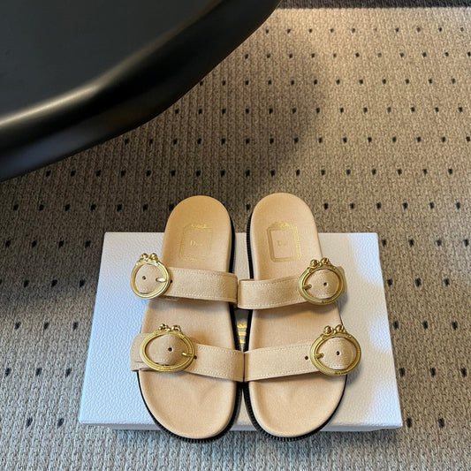 CD 26s Médaillon Buckle Slide Cream Suede 820025
