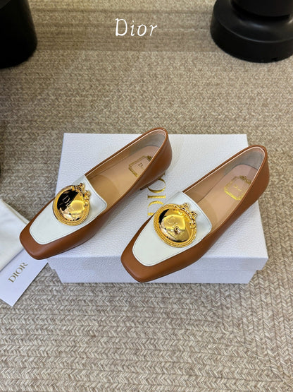 CD Médaillon Loafer Brown White Sheepskin 835716