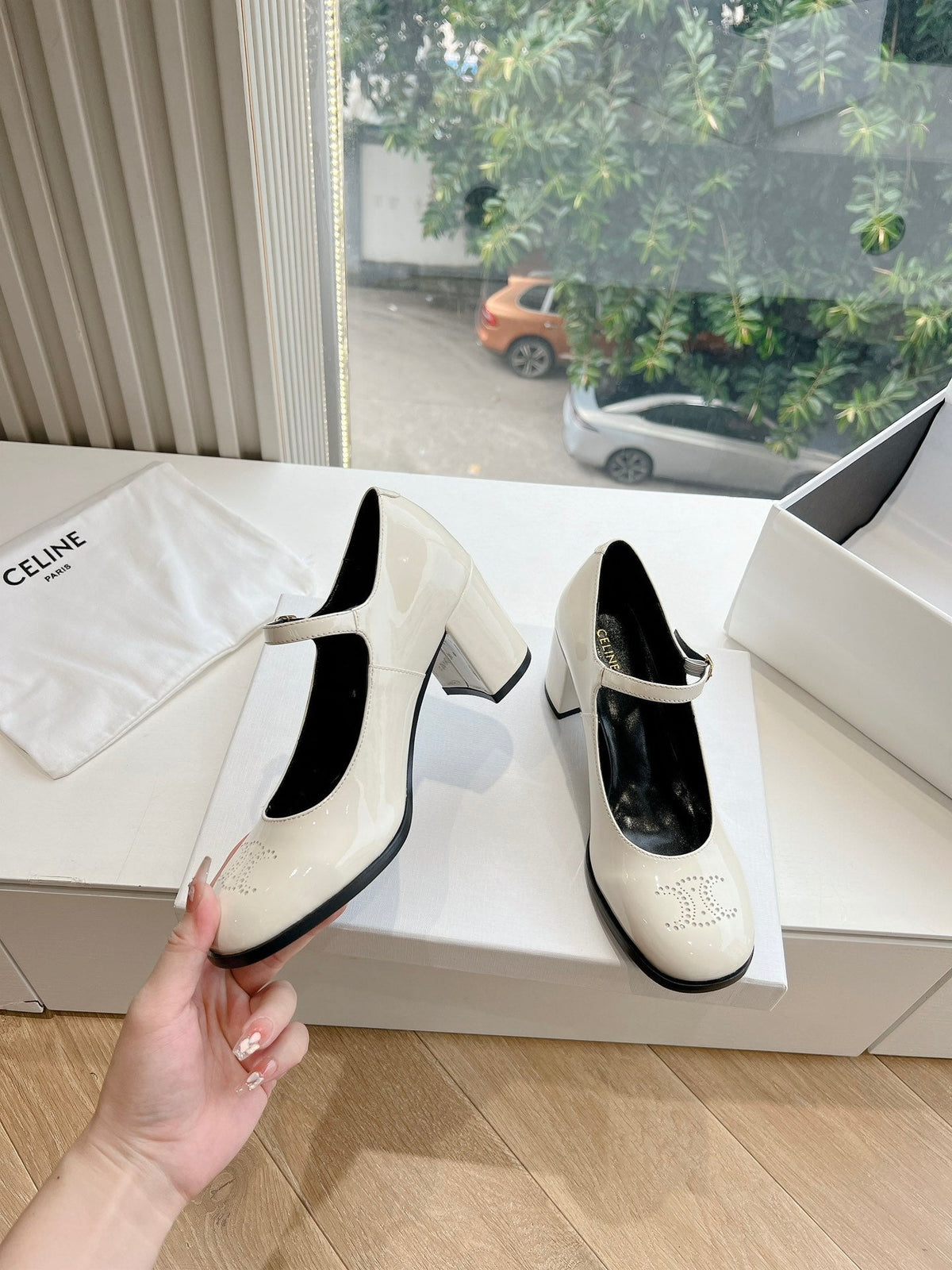 HIGH MARY JANE SHOES IN WHITE PATENT CALFSKIN