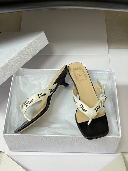 CD J'Adior Heeled Thong Sandal Black Beige Leather 834941