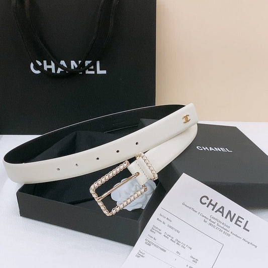 CHANEL BELT 30MM IN BLACK AND WHITE CALFSKIN WITH INTERWOVEN GOLD CHAIN BUCKLE