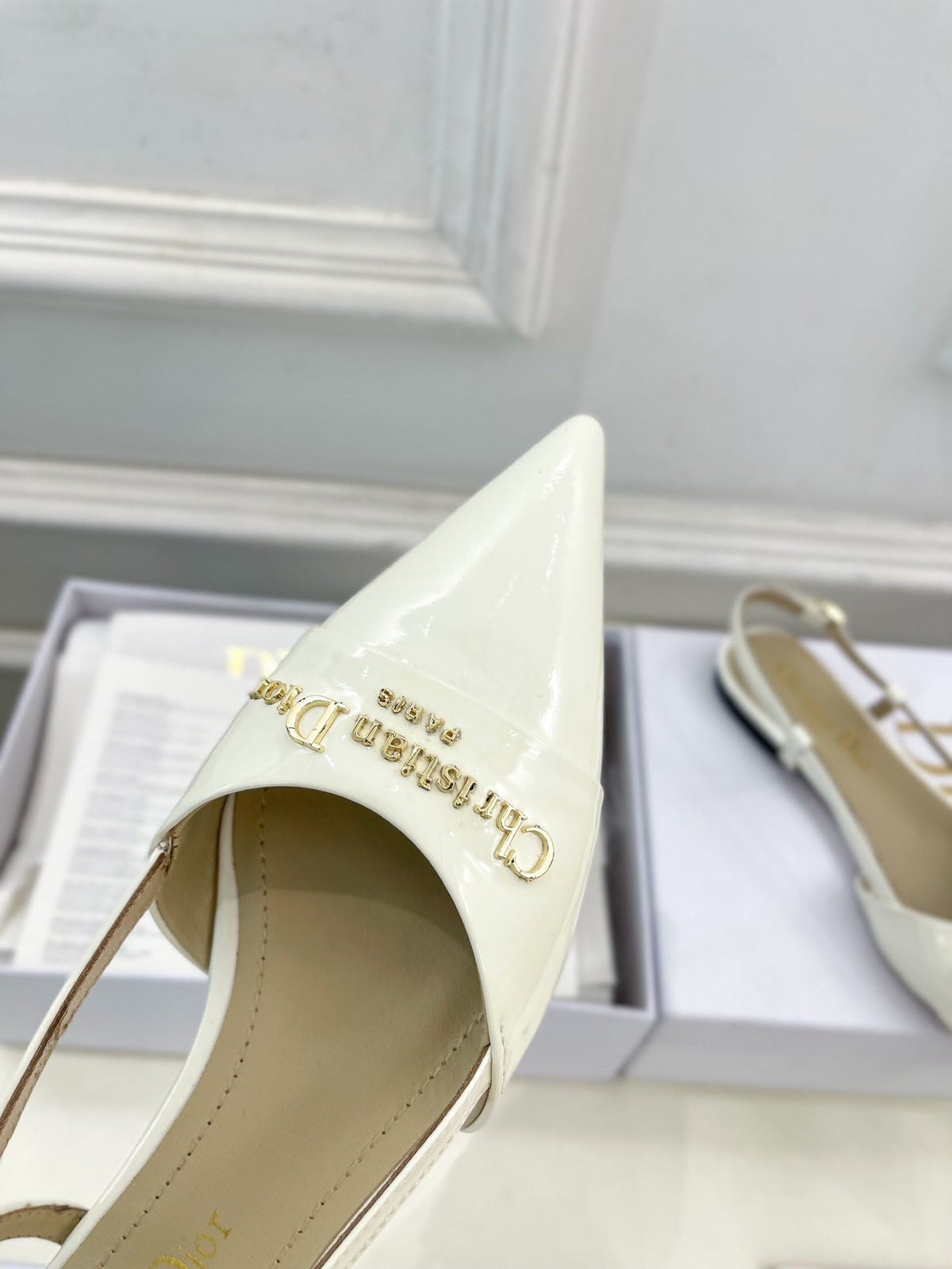 CD 25 Slingback Flat White Patent Leather 307439