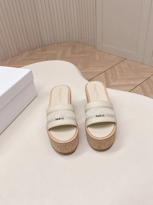 CD 26s Platform Sandals 85 White Cowhide 643777
