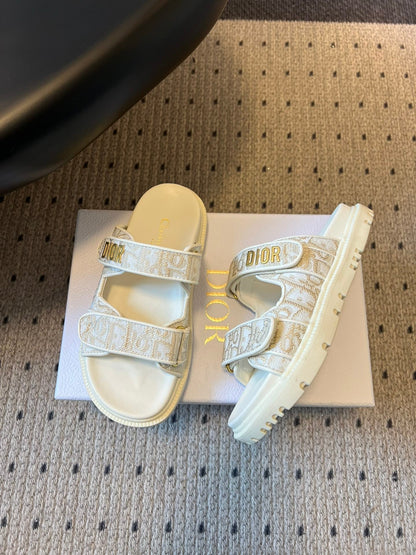 CD 26 Flat Slippers White Beige Sheepskin Embroidered Fabric 621803