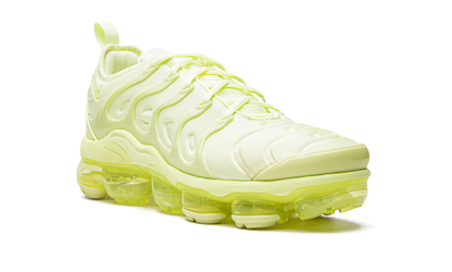 AIR VAPORMAX PLUS WMNS DJ3023 700