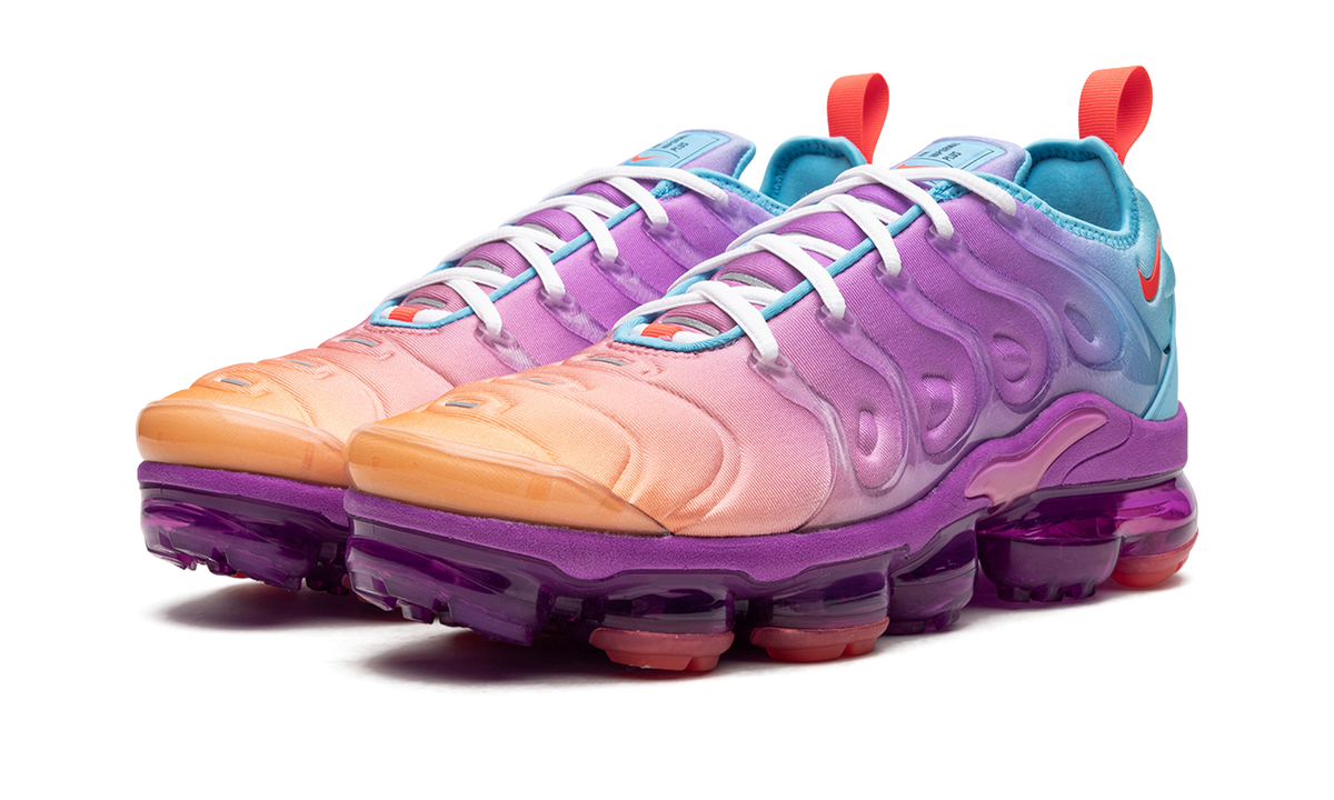AIR VAPORMAX PLUS WMNS "Multigradient" FD0823 500